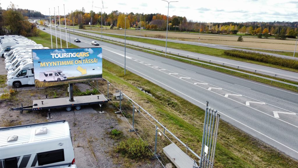 Kehä kolmosen tienvarsimainokset