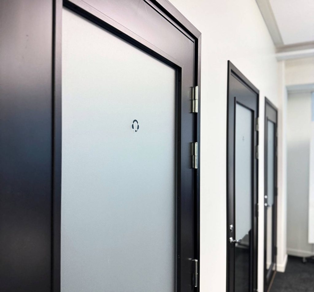 Lasioven huurrekalvossa on tilan käyttötarkoitusta viestivä symboli