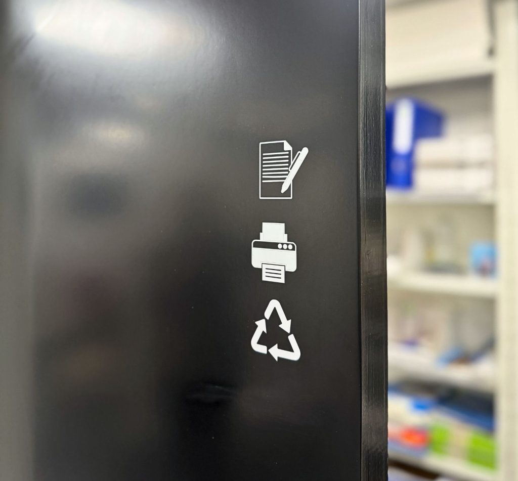 Symbolitarrat ovessa, jotka selkeyttävät tilaa