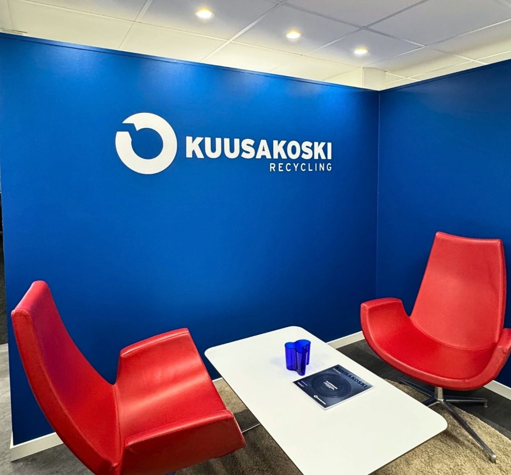 Logo aulassa kertoo heti kenen tila on kyseessä ja vahvistaa brändiä