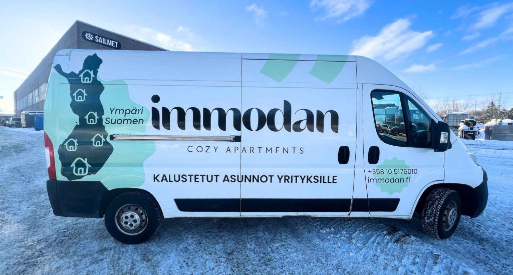Immodanin visuaalisesti näyttävä pakettiautoteippaus